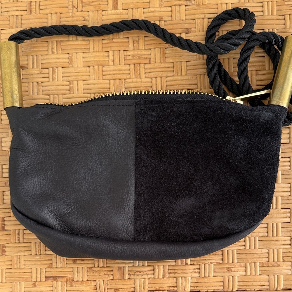 Wildwood Oyster Co. Crossbody Sling Bag - Picture 6 of 9